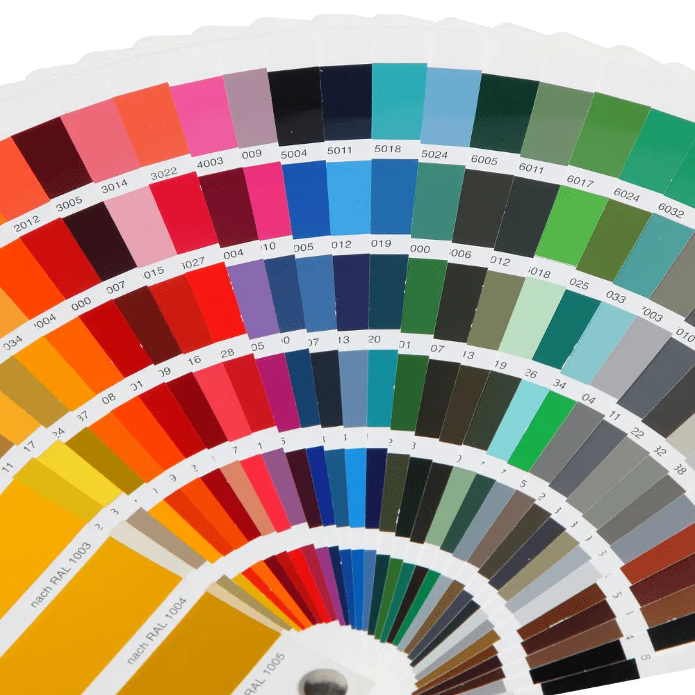 RAL kleurenwaaier met een breed scala aan glanzende kleuren, ideaal voor industriële toepassingen en verfselectie.