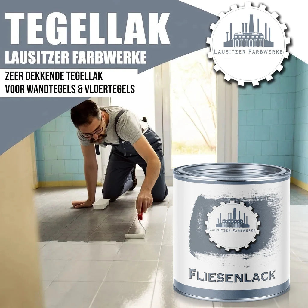 Man schildert vloertegels met "Fliesenlack" van Lausitzer Farbwerke.